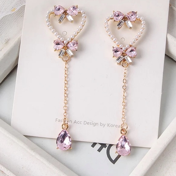 🎀 Pastel Pink Trendy Heart & Bow Drop Earrings 🎀 - Picture 3 of 6